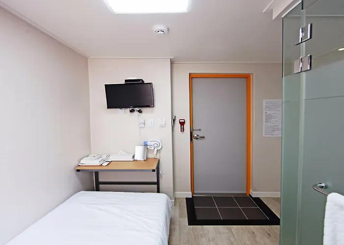 Pensión Starria Foreign Guest Only 3*