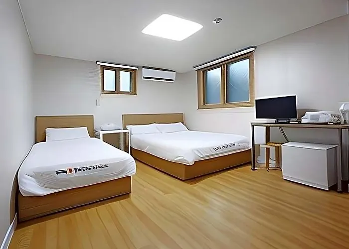 Starria Foreign Guest Only Pensión